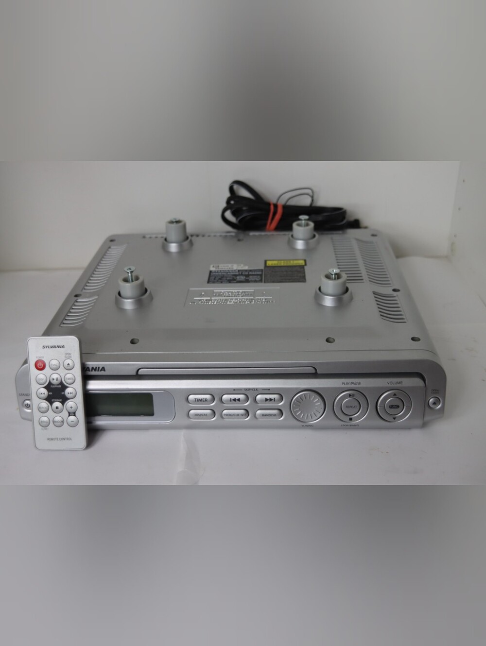 Sylvania Undercabnit CD Radio SKCR2613